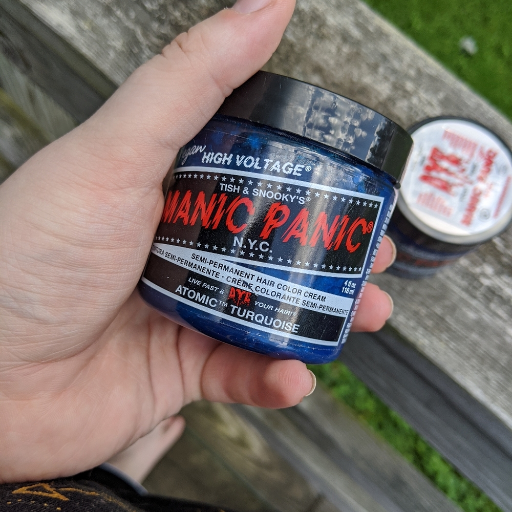 Manic panic hair dye